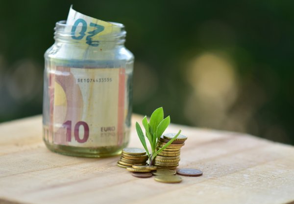 How Can Smart Thermostats Help UK Residents Save on Energy Bills?